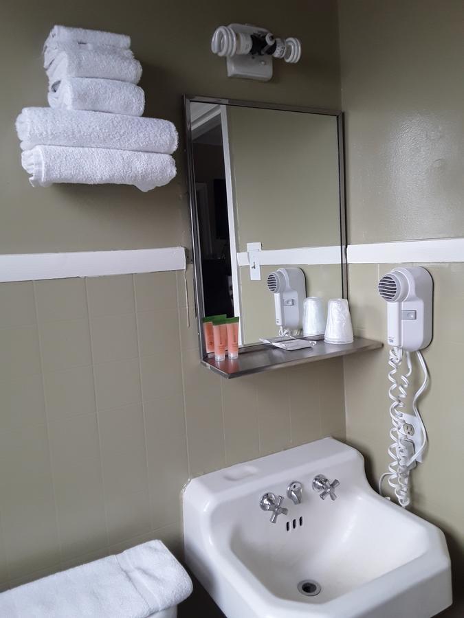Eddy'S Motel Butte Zewnętrze zdjęcie