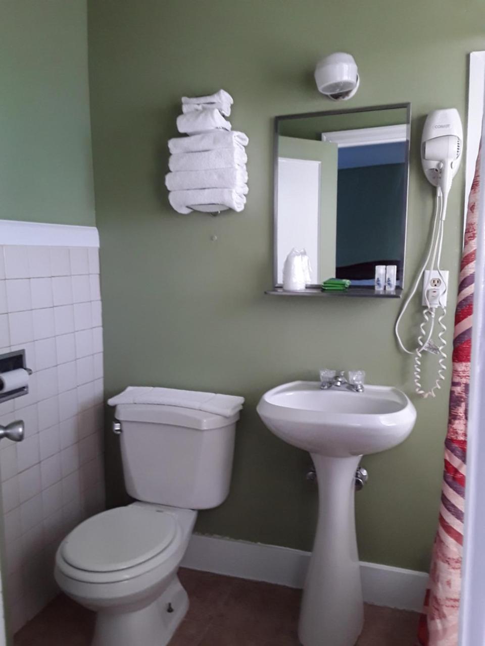 Eddy'S Motel Butte Zewnętrze zdjęcie